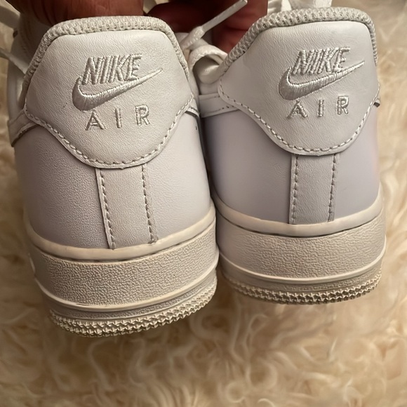 White Nike Air Force woman’s size 8 - Picture 2 of 6